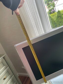 Malá televize JVC na nožičce - 12
