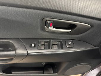 Mazda 3 1.6i 77kw, r.2006, 161t.km, automatická klimatizace - 12