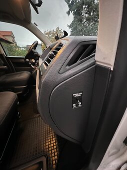 Volkswagen Caravelle 2.0 TDI - 12