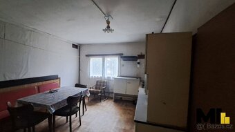 Prodej rodinného domu 435 m2 na pozemku o velikosti 1 790 m2 - 12