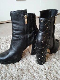 Černé polokozačky zn Guess, vel. 38 - 12