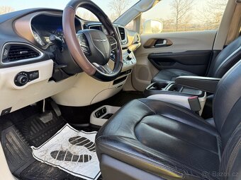 Chrysler Pacifica - 12