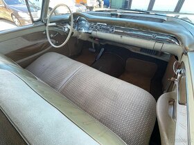 Oldsmobile Super 88 Holiday hardtop coupe - 12
