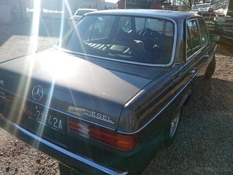 Mercedes Benz W123 240D piáno (americká verze) - 12