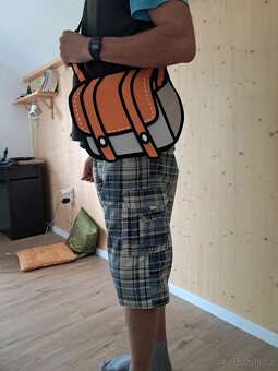 Taška jako vystřižená z papíru - 12