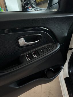 KIA Carens 1.6 GDi 99kW 7 miestne, ťažné zariadenie - 12