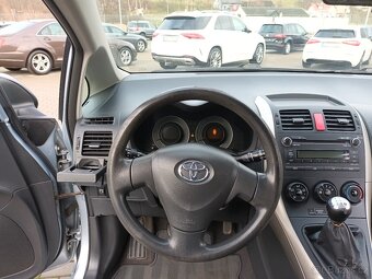 Toyota Auris 1,4 ČR,2MAJ,TAŽNÉ,SERVIS - 12