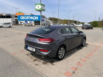 Hyundai i30 FastBack 88kW rv 2019 nájezd 70 867km - 12