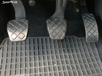 Škoda Roomster 1,4 16V serviska,model r.2013 - 12