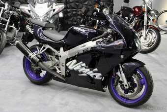 Kawasaki Ninja ZX-7R - 12