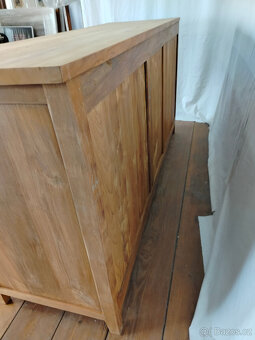 Masivní komoda TEAK - 12