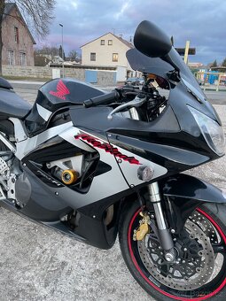 Honda CBR 929RR Fireblade - 12