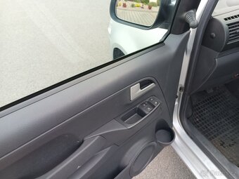 Volkswagen Fox 1.4i 55kw ,funkční klima,nehavarovné,1 majite - 12