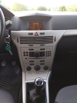 Opel Astra kombi - 12