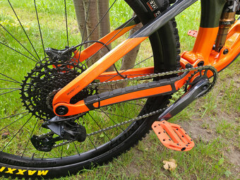 Zánovní našlapané karbonové full 29" kolo TREK, rám 17"(M) - 12