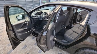 Peugeot 208 1,0 VTI - 50kw. KRÁSNÝ STAV - NAJETO: 70 tis km - 12