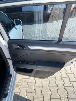 Škoda Superb 2,0tdi 103kw DSG kombi r.v.2014 - 12