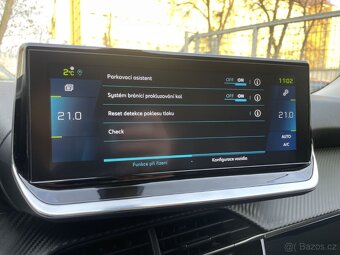 Peugeot 2008 e-2008 Allure - 12