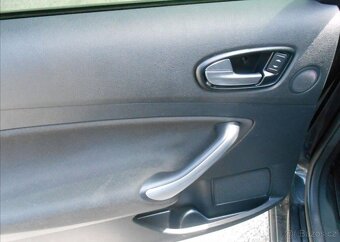 Ford Mondeo 2,0 107 kW Digiklima Historie benzín - 12