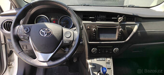 Toyota Auris 1,8 HYBRID, najeto 83.500 km, rok výroby 2013 - 12