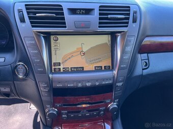 Lexus LS 460 4.6 V8 - 12