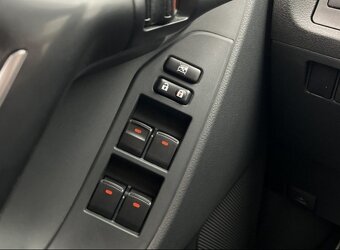 TOYOTA VERSO - 12