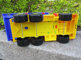 2x PLASTOVÉ AUTÍČKO - NÁKL. LITTLE TIKES a LESOVŮZ CAVALLINO - 12