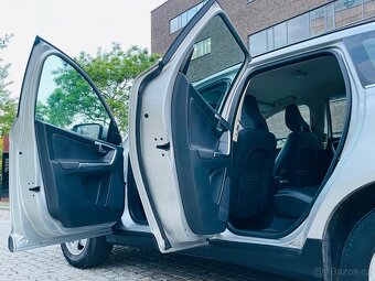 Volvo XC60 2.4SD 5VÁLEC 4x4 AUTOMAT VÝHŘEV TAŽNÉ SENZORY - 12