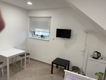 NABÍZÍM DLOUHODOBÝ PRONÁJEM KOMPLETNĚ ZAŘÍZENÝ WIFI ZAHRADA - 12
