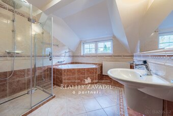 Prodej prostorného rodinného domu 6+kk v klidné lokalitě Hor - 12