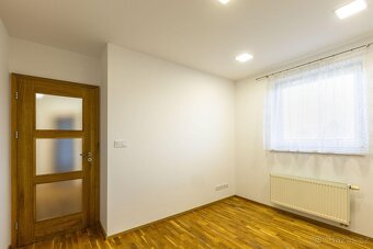 Pronájem řadového rodinného domu Spojil - 12