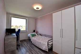 Rd v Týnci nad Labem, 6+1, zahrada 594 m2 - 12