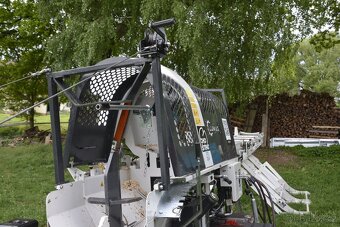 Pronájem MOBILNÍ štípací poloautomat se zdvihem 400V/benzín - 12