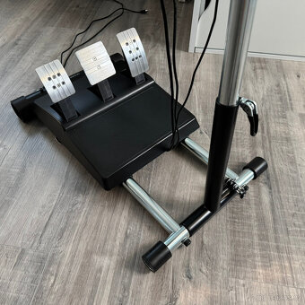 Volant Thrustmaster T300 RS, 3-pedály T3PA + Stojan DeluxeV2 - 12