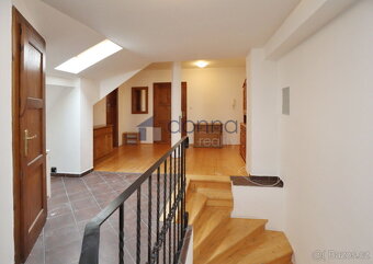 Pronájem podkrovního bytu 3+kk, 140m², ul. Palackého, Praha  - 12