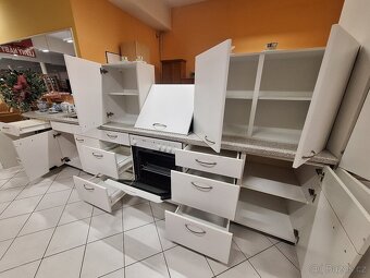 Kuchyňská linka včetně spotřebičů - 12