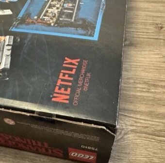 LEGO Stranger Things 75810 Upside Down - 12