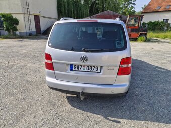 Volkswagen Touran - 12