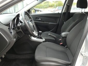 Chevrolet Cruze 1.7 TD 96kW, combi, klima - 12