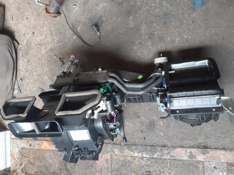 AUDI A4 3.0 ASN 162kw avant rok 2002 - díly z vozidla - 12