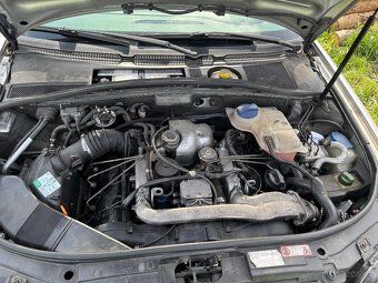 Audi A6 2.5 Tdi manuál Quattro ND - 12
