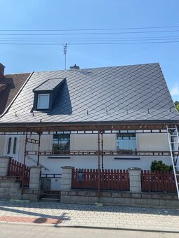 Poctivá práce na střechu od mladých řemeslníků - 12