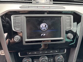 VW Passat Variant R-Line 2.0 TDI Highline - 12