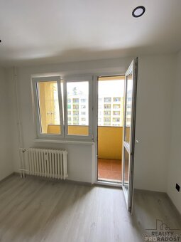 Moderně zrekonstruovaný byt 2+1, 56 m² s balkonem - 12