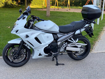 Suzuki GSX 1250 FA - 12