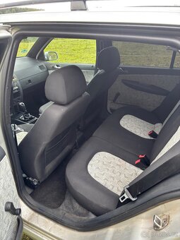 Škoda Fabia - 12