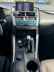 Lexus NX200t - 12