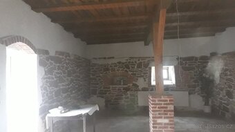 Byt 3+kk v prvním patře vesnického domu se zahradou - 12
