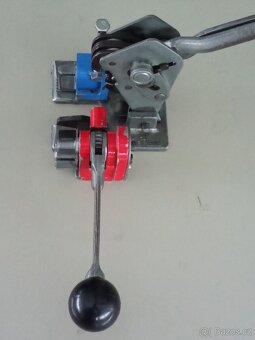 Ruční páskovačka s vozíkem a páskou se sponami - 12