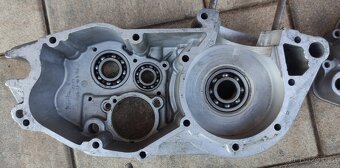 ČZ 125/516 motor, hlavy, válec, kartery, víko_ - 12